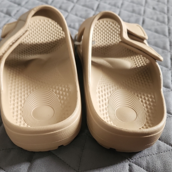 REVITALIGN Kholo Fusion Adjustable Slides In Nougat Color-Women's Size 7-NWT - Picture 3 of 8